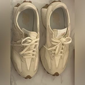 New Balance 327